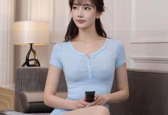 秀人网 – 才发现原图里的娜露selena短裙搭配真绝了，图片审美我服了！