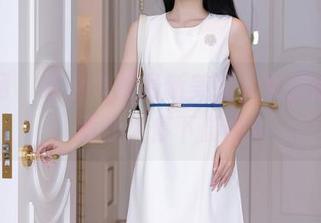 秀人网 – 看小九月最新美图，女孩的一瞥竟让人停下脚步