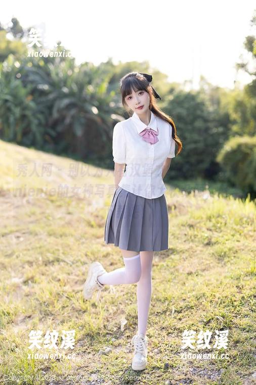 秀人网 - 别以为只有汉堡才好吃，小薯条nienie的女神写真集让你大快朵颐，赶紧下载吧！