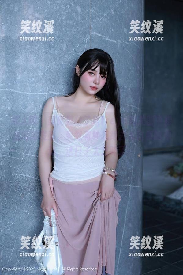 秀人网-林子欣freya 秀人网 - 察觉到林子欣freya的美图中裸足闪闪发亮,突然有种想跑去大自然的冲动,这日子太乏味了。