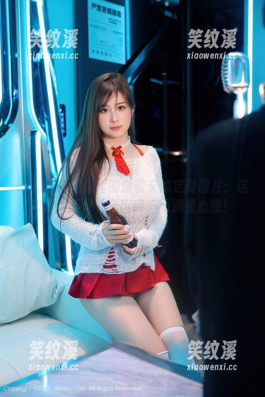 秀人网 - 瑶啊摇的瑶带来的定制图片：这肉丝，不仅看着肉肉，还满是心意！