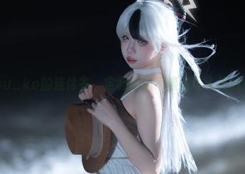 纸悦Etsu_ko的连体衣，定制得像不像错误入侵我的日常？