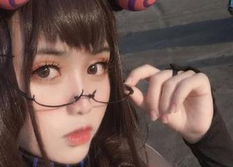 只想问问,芊川一笑MNK的这组粉色写真,分享有必要吗?