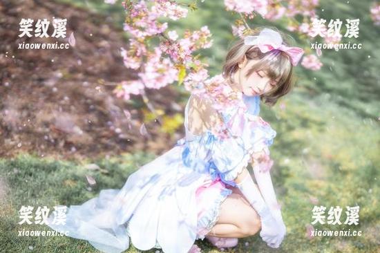 花柒Hana 哇,花柒Hana的私房图包里,火焰猫燐在干嘛呢?