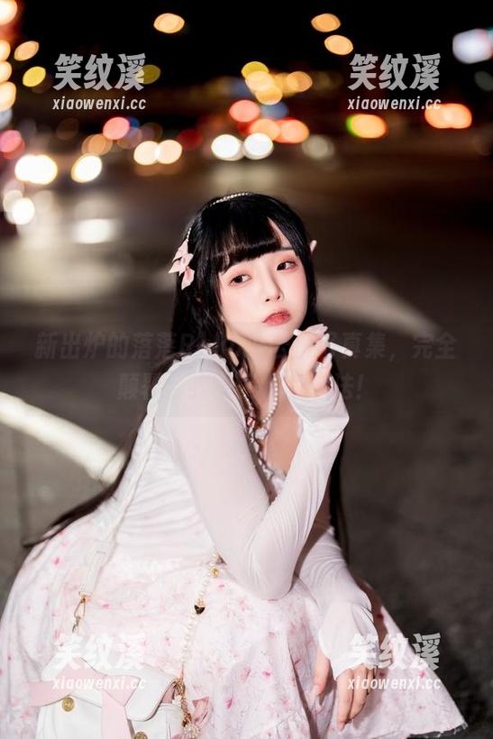 新出炉的落落Raku办公室写真集，完全颠覆了我对工作的想法！