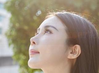 蜜桃社 – 仔细看伊素妍的夏日写真,原图藏了多少小心思。