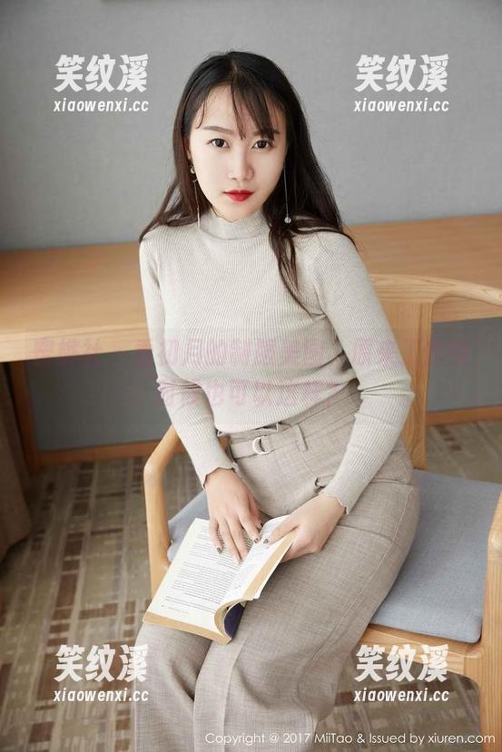 蜜桃社-初月 蜜桃社 - 看初月的制服美图,原来工作的时候也可以这样?