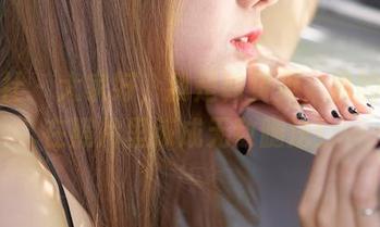 蜜桃社 – 大家好,我是韩贝贝,我的灰丝在照片里练成无敌腿法!