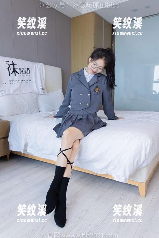 袜啵啵 - 今日份袜子CP——果冻与白棉袜，存于网盘，你敢点开看她的独特造型吗？