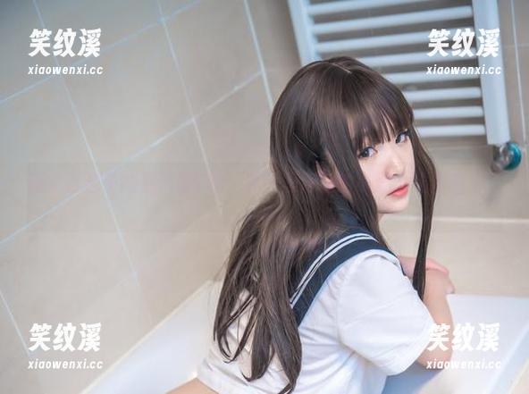青水百合子的别致破T恤，照片里隐藏的小悬念让我想多了……