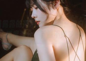 香草喵露露的高清职场秘籍：粉白裙子好感度满分，下载不嫌多～