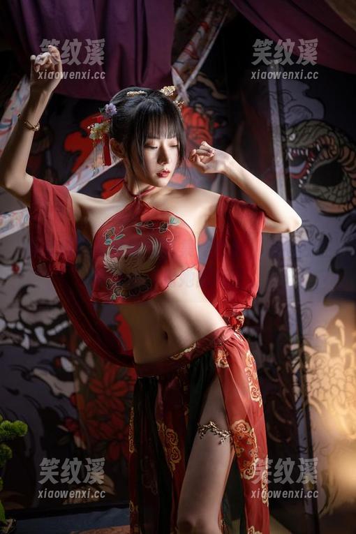 香草喵露露 香草喵露露最新写真集:学妹,别问我在看什么,看她就行了。