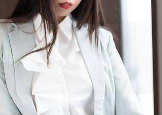 魅妍社 – 杨晨晨sugar这组写真中的美脚,不得不说,真让人想伸手去碰一碰,哈哈,我说的不是那个意思…