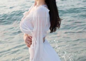魅妍社 – 赵小米Kitty办公室里的“隐秘资源”，光线真不错，看这角度吧。