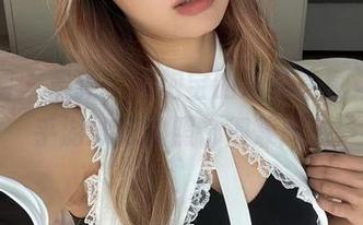 微密圈 – 最新！黑饱宝的泳装写真集，似乎游泳和拍照都得兼顾…